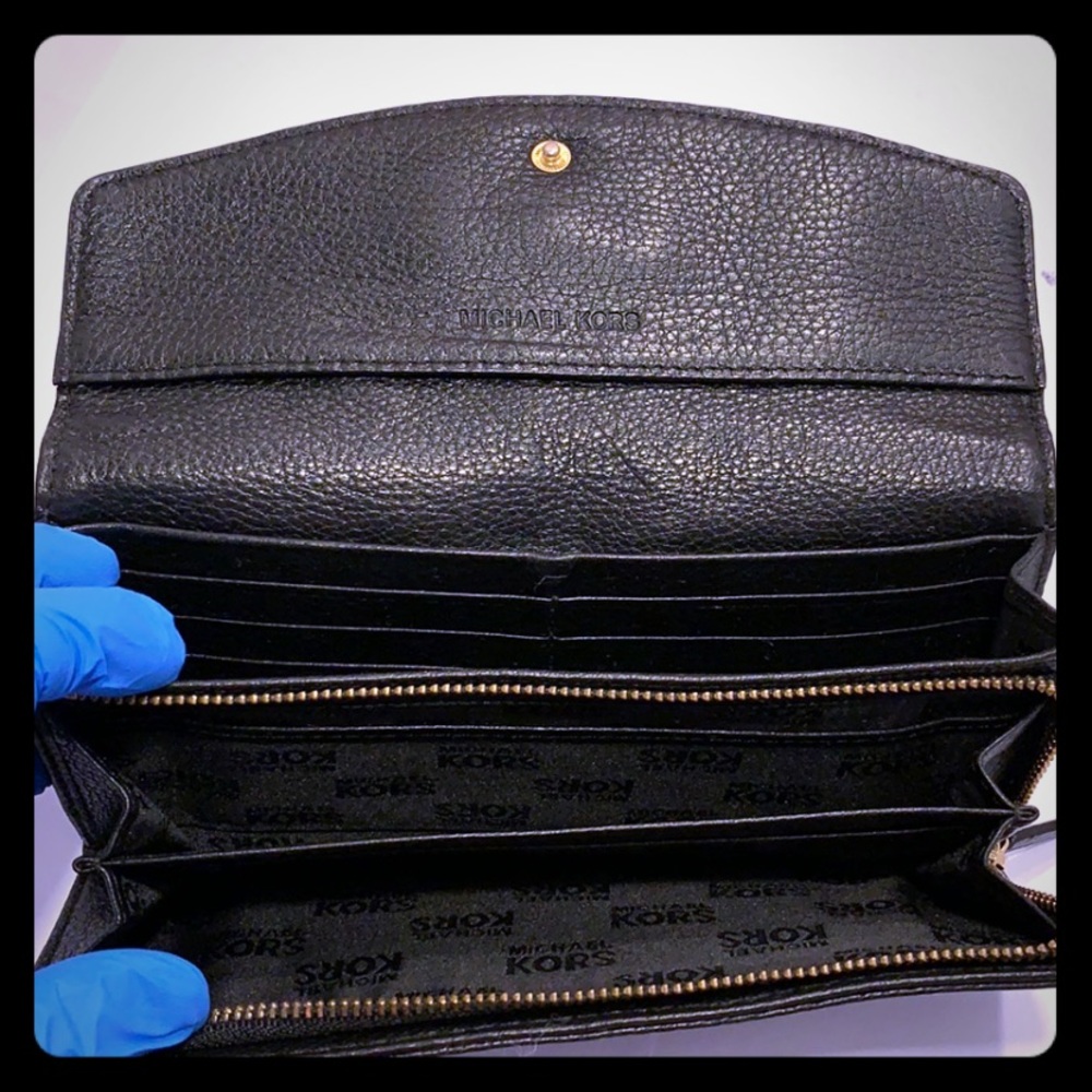 GentlyUsed Micheal Kors TriFold Leather Wallet - Picture 6 of 8